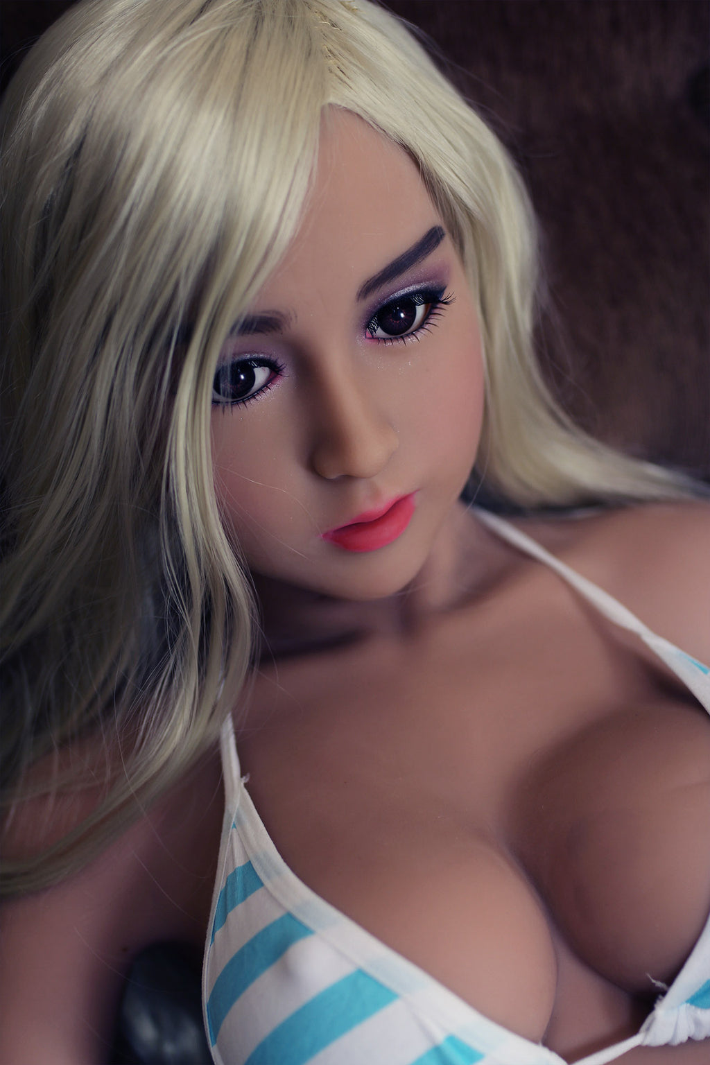 Cute and sexy big-breasted realistic doll