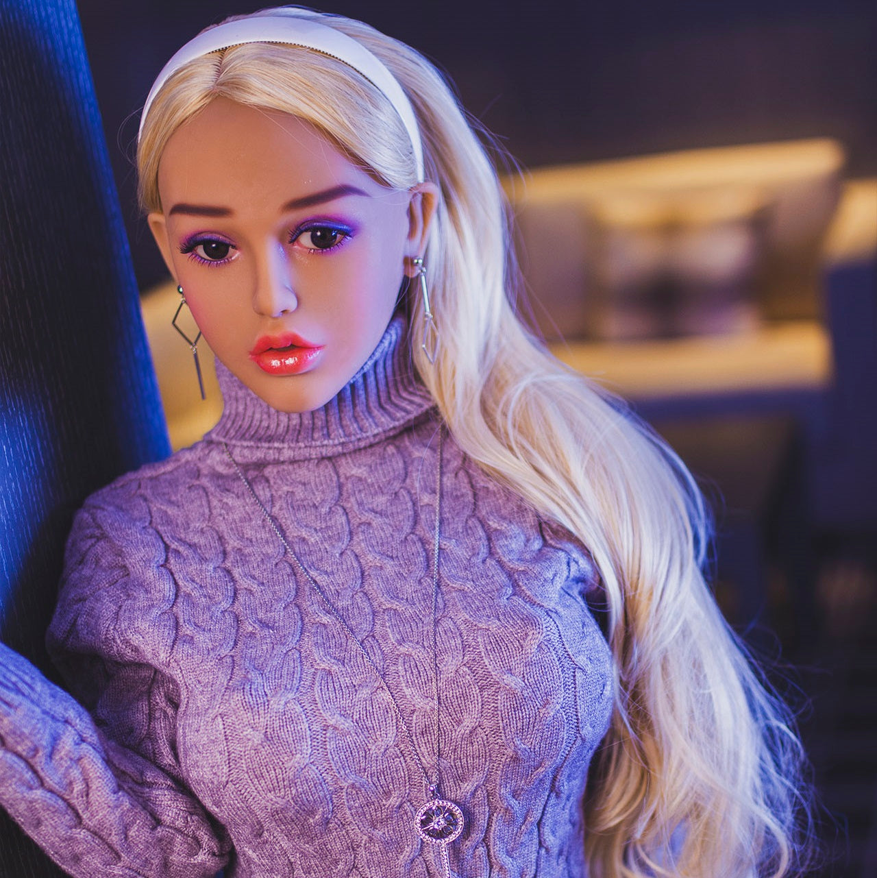 A doll with a slim body, a perky buttocks, and plump breasts and buttocks, as well as a face-thinning realistic doll
