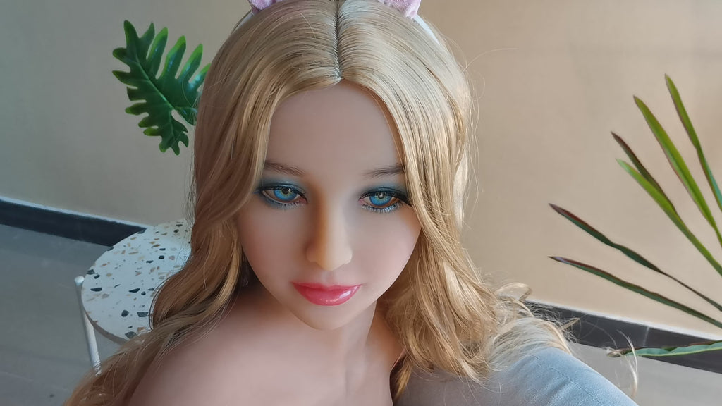Dolls with large breasts and buttocks, slim-faced and slim-bodied realistic dolls